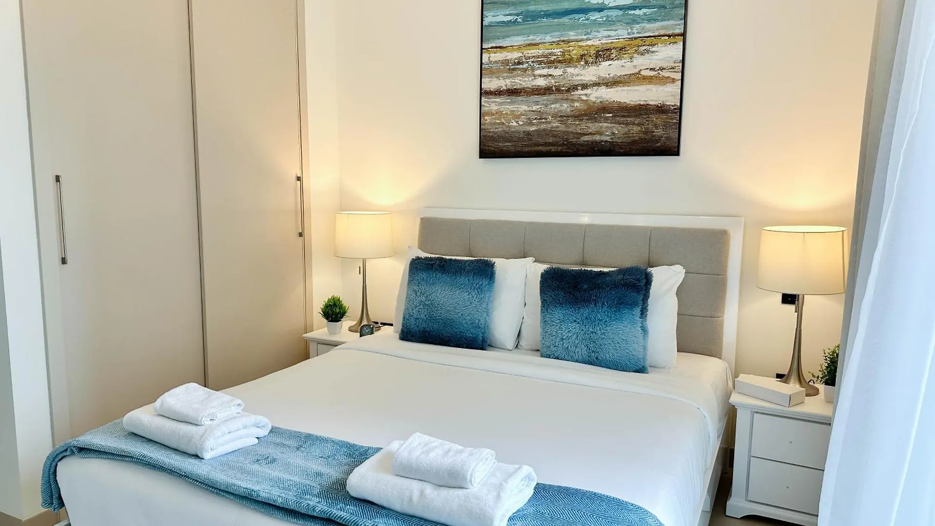 Modern 2 Bed With Stunning Views Apartment Dubai